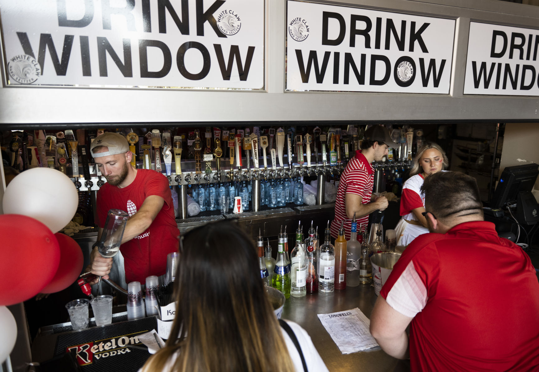 Pouring beers, 08.28